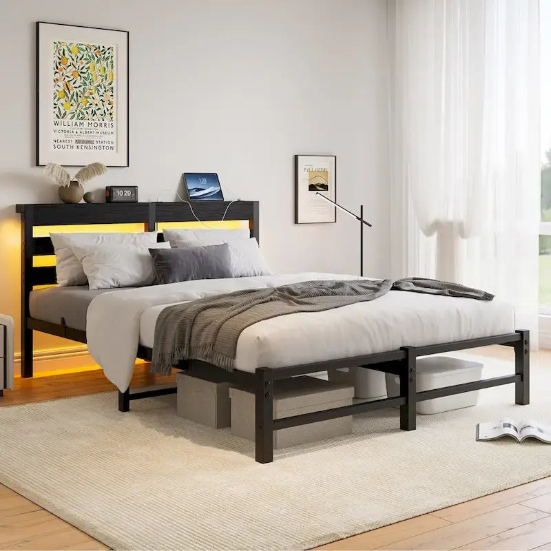 Lit double moderne en métal noir avec tête de lit en bois, lumières RVB