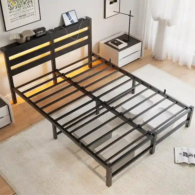Lit double moderne en métal noir avec tête de lit en bois, lumières RVB
