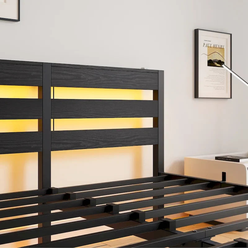 Lit double moderne en métal noir avec tête de lit en bois, lumières RVB