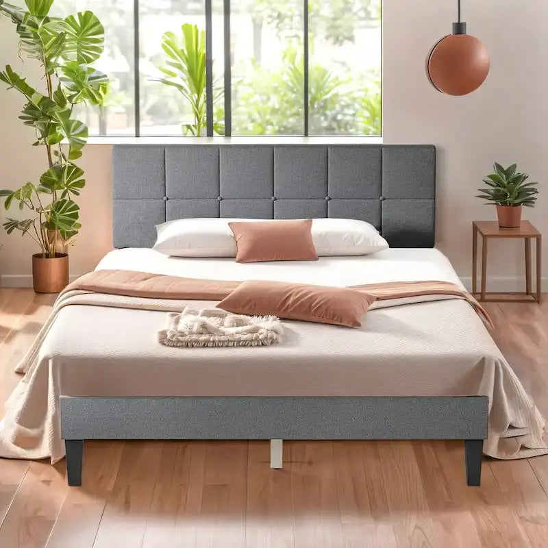 Lit plateforme capitonné en lin avec cadre en bois et tête de lit, sans sommier tapissier requis, sans bruit.